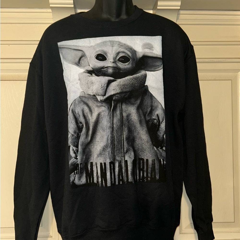 Men's Star Wars The Mandalorian The Child Gray Grayscale Pose Sweatshirt